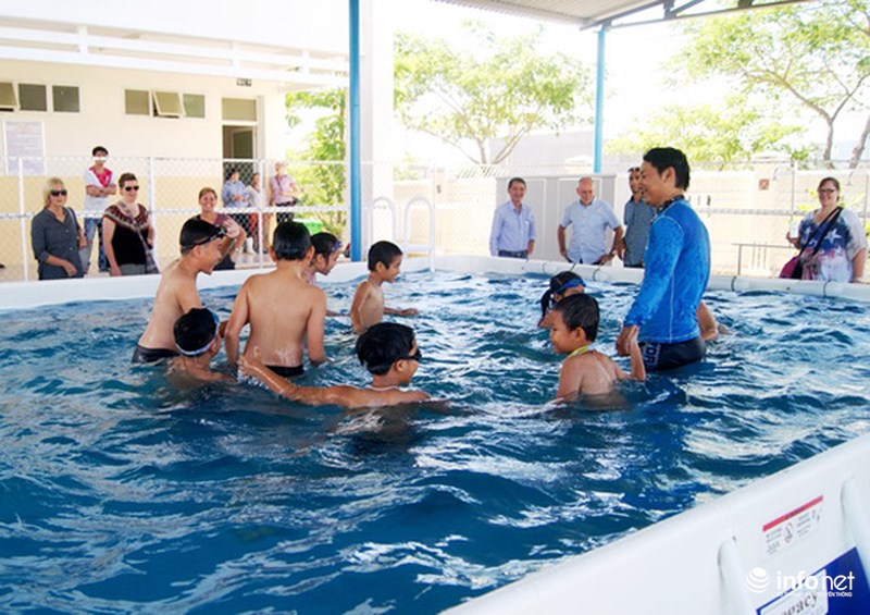 Đà Nẵng: Nghỉ hè 3 tháng, khai thác tối đa công suất dạy bơi cho học sinh